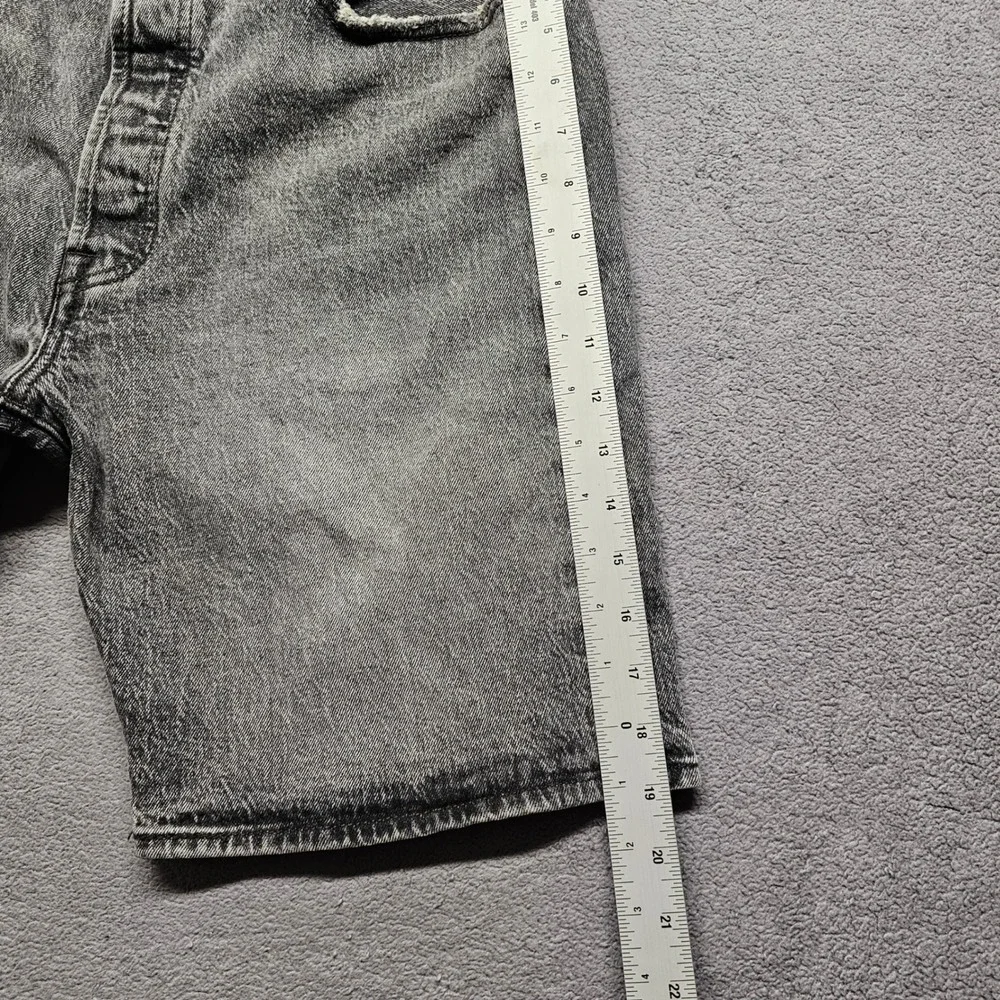 Levis 501 Original Fit Gray Distressed Denim Shorts Mens W34 L9 Button Fly Jorts